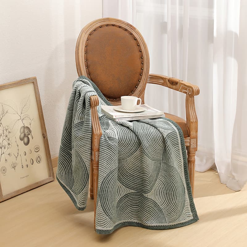 Green Luxurious Paisley Jacquard Throw Blanket - Soft Wool Blend