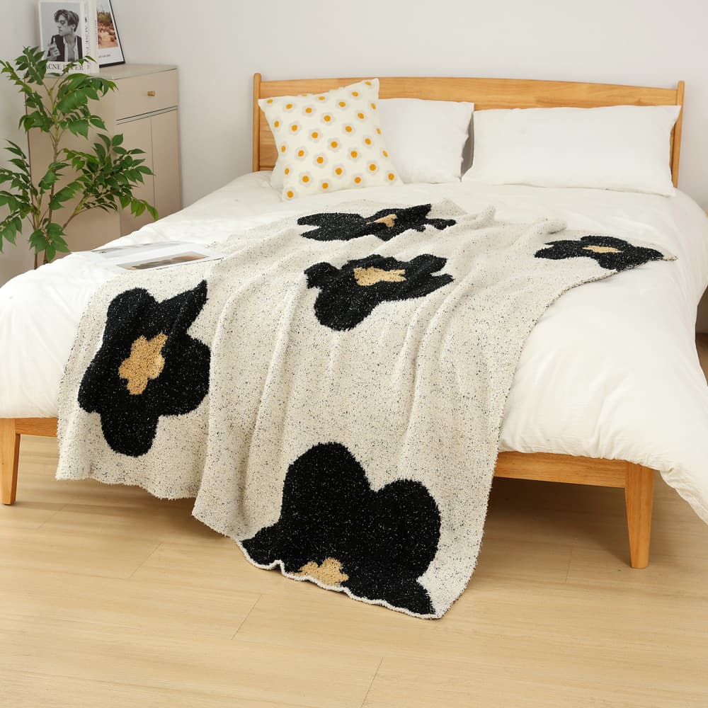 White-black Knitted Sofa Blanket with Plush Side, 130 × 160 cm, 950g, Ideal