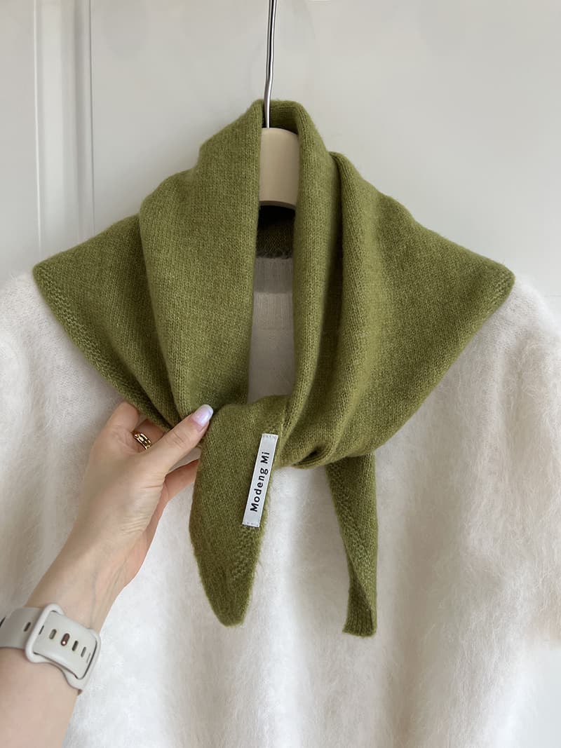 Green Wool Blend Knit Triangle Scarf - Versatile & Warm Fashion Accessory