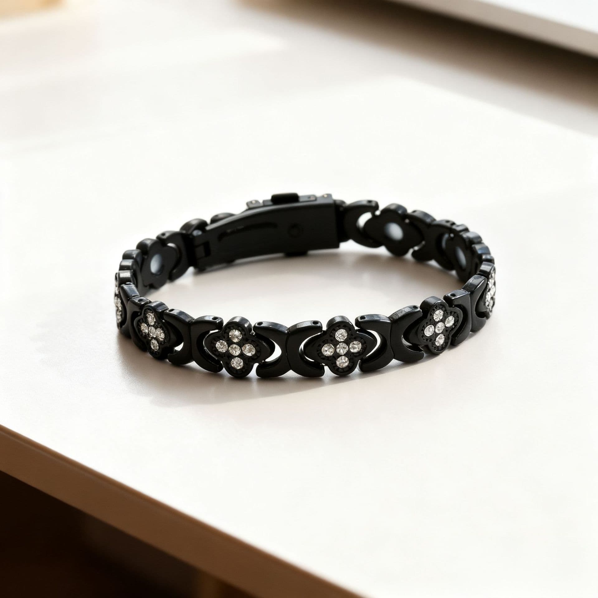 Black New Fashion Lightweight Four-Leaf Clover Diamond Inlaid Bracelet