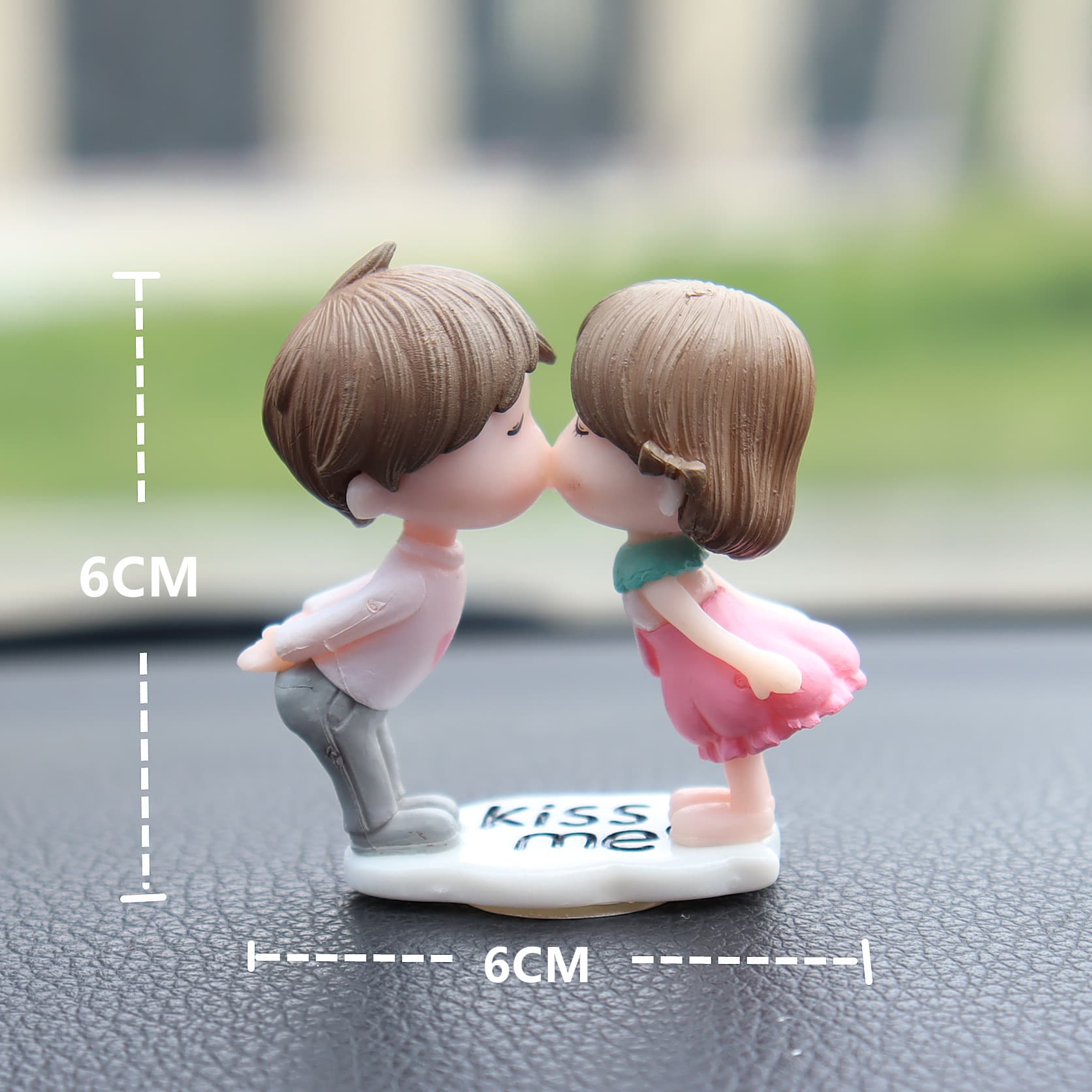Kissing Couple Car Ornament for Dashboard - Romantic Interior Decoration