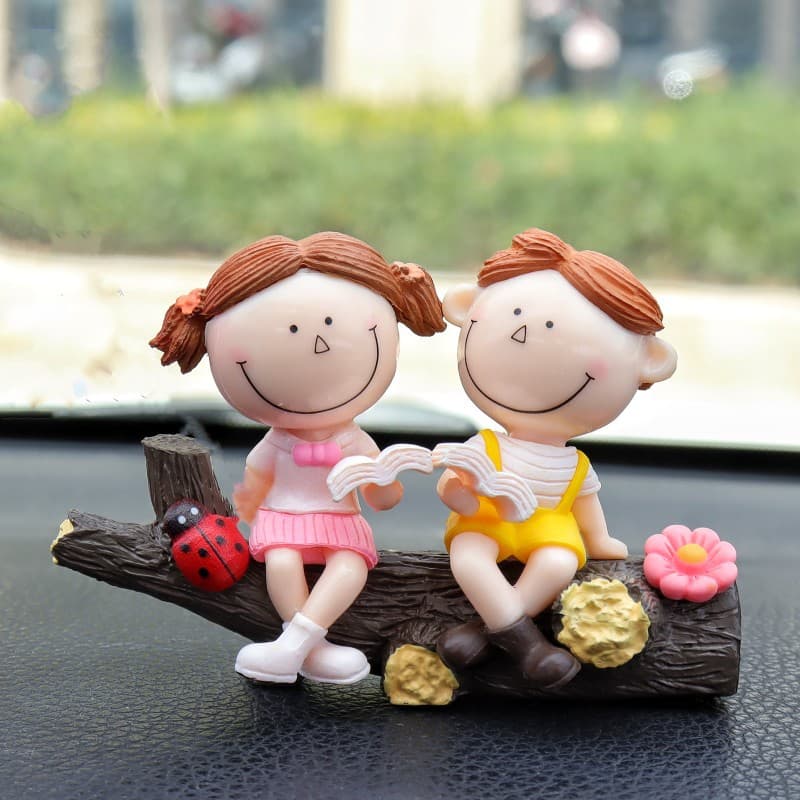 Couple reading under a tree Couple Car Ornament for Dashboard - Romantic