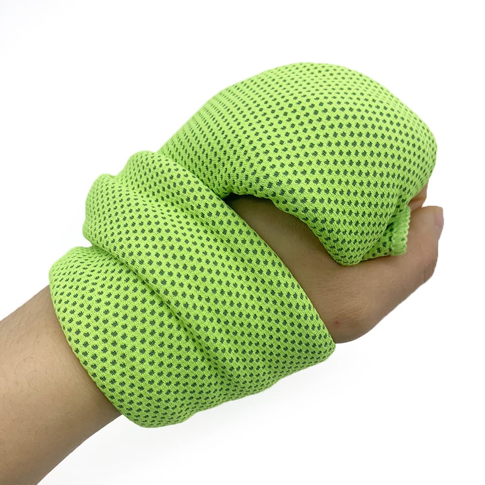 Green 4-Piece Portable Cooling Towel Set - Quick-Dry Ice-Cool Towel