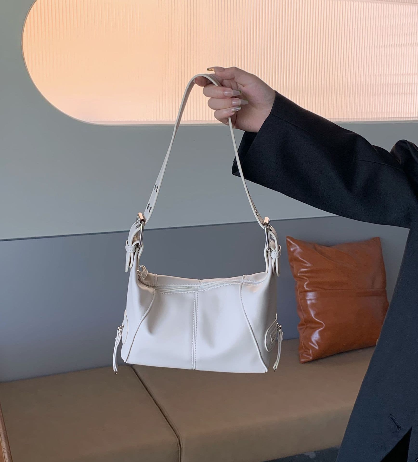 White PU Leather Zippered Shoulder Bag - Retro European Style Crossbody