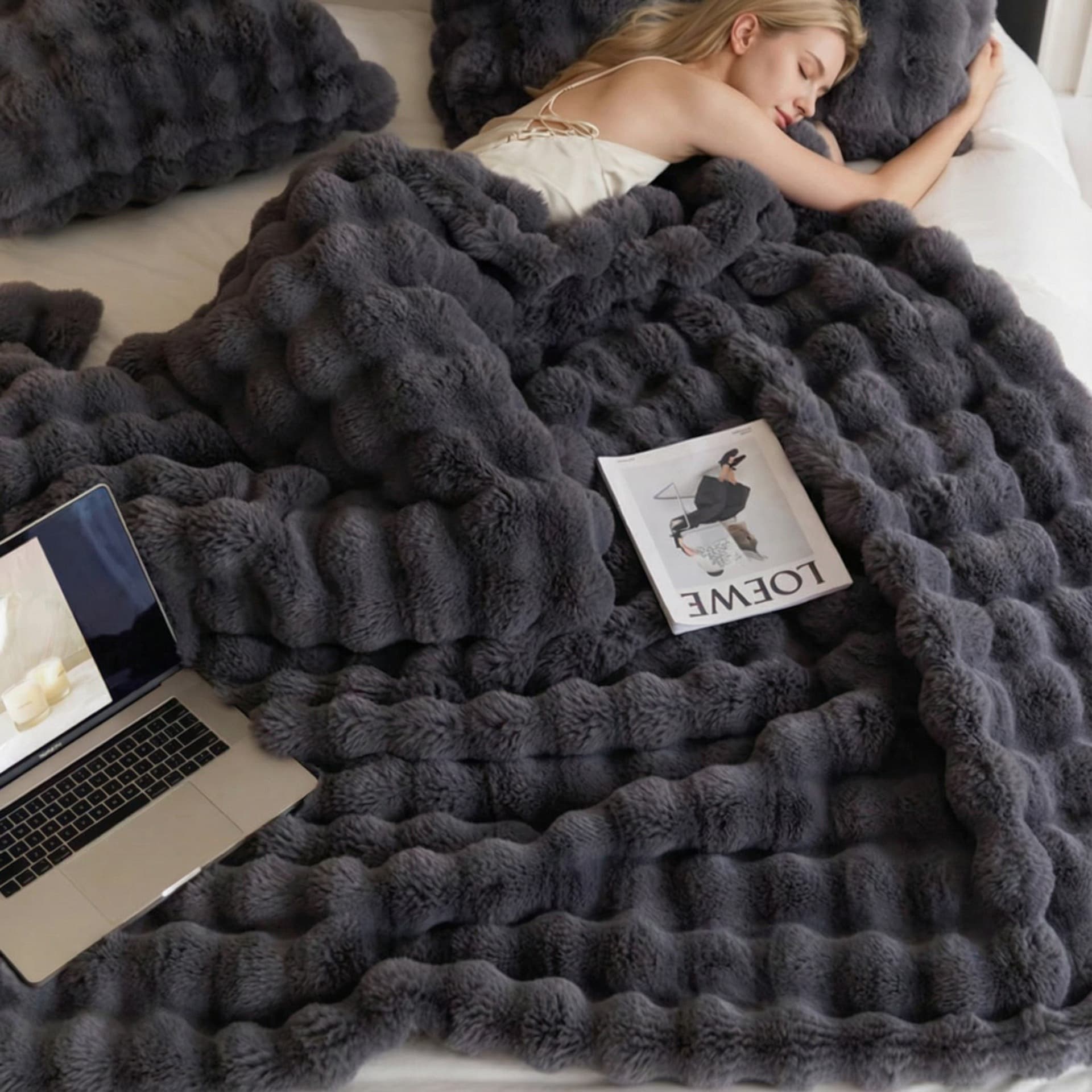 2-Pack Black Grey Tuscany Fleece Rabbit Fur Bubble Blanket (45 × 45 cm)