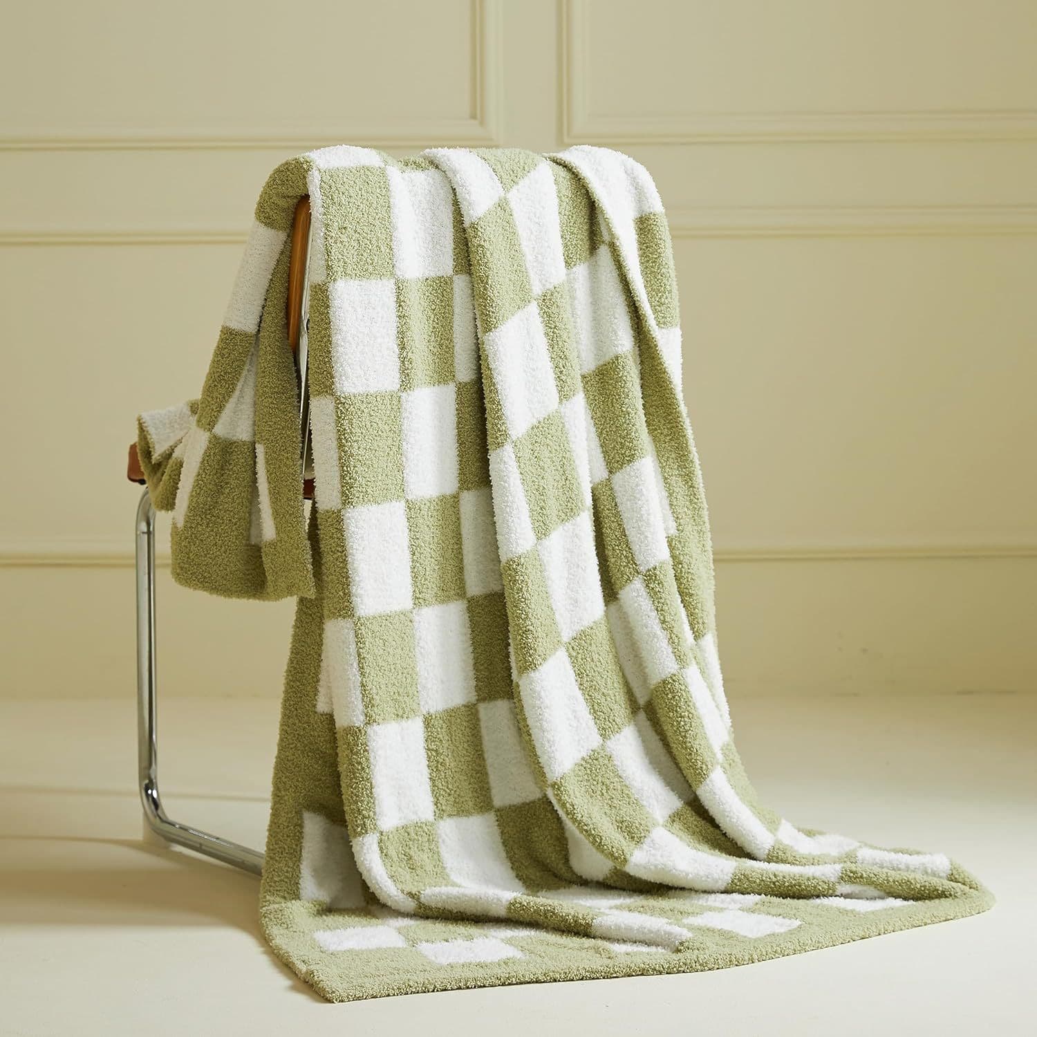 Green and White Knitted Checkerboard Throw Blanket (130 × 150 cm) - Soft