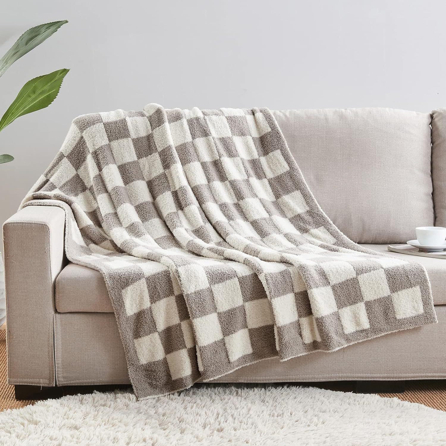 Grey and White Knitted Checkerboard Throw Blanket (130 × 150 cm) - Soft