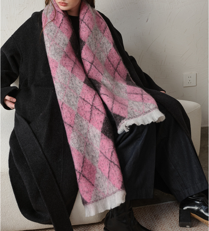 (Black+Pink) Two-Tone Argyle Pattern Scarf - Ladies' Warm - Black Pink