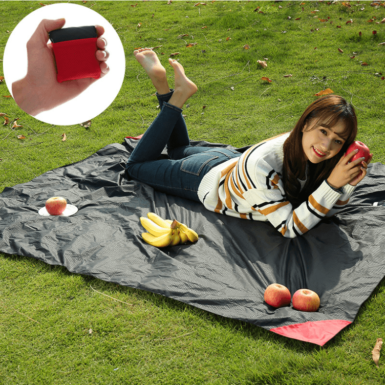 Red (110 × 150 cm) Compact Pocket Picnic Blanket - Waterproof & Sand-Proof
