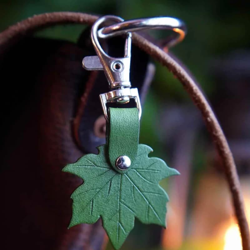 Green 3 Pack PU Leather Maple Leaf Keychain Set Vintage - Green Pendant