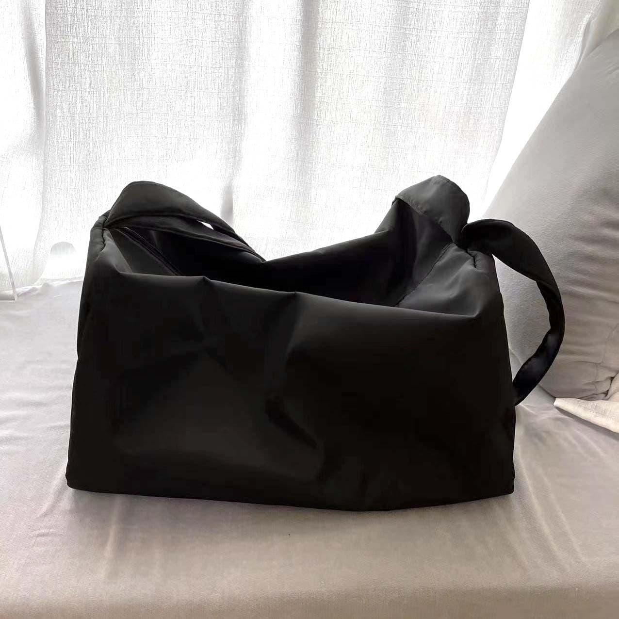 Black Large-Capacity Nylon Sports Fitness Bag (42 × 27 × 23 cm)