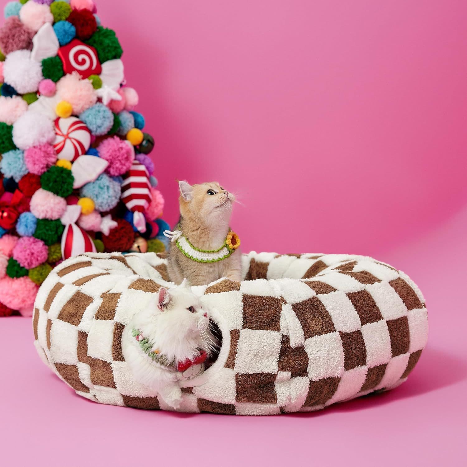 2-in-1 Cat Tunnel Bed Coffee Brown Daisy 80 cm - Plush Donut Pet Cave & Play