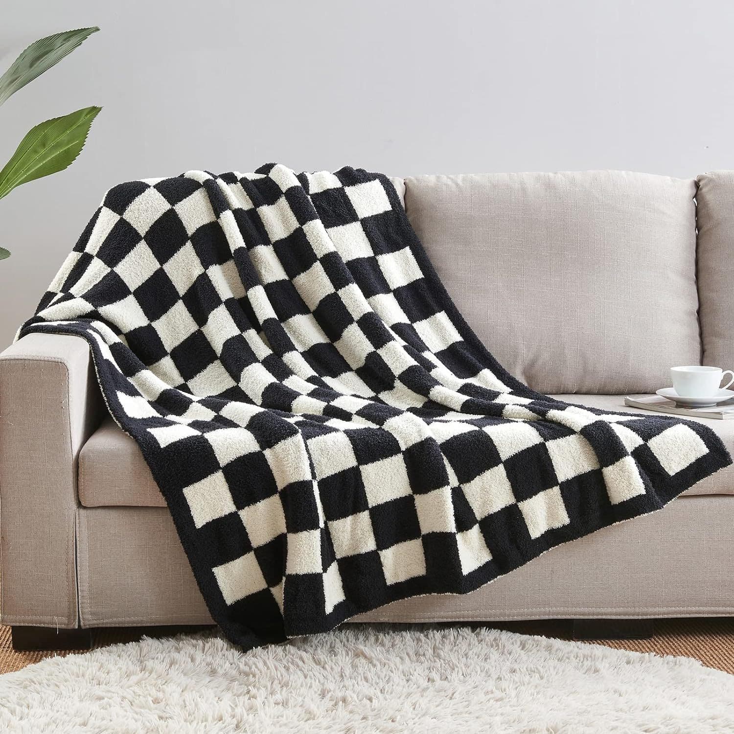 Black and White Knitted Checkerboard Throw Blanket (130 × 150 cm) - Soft