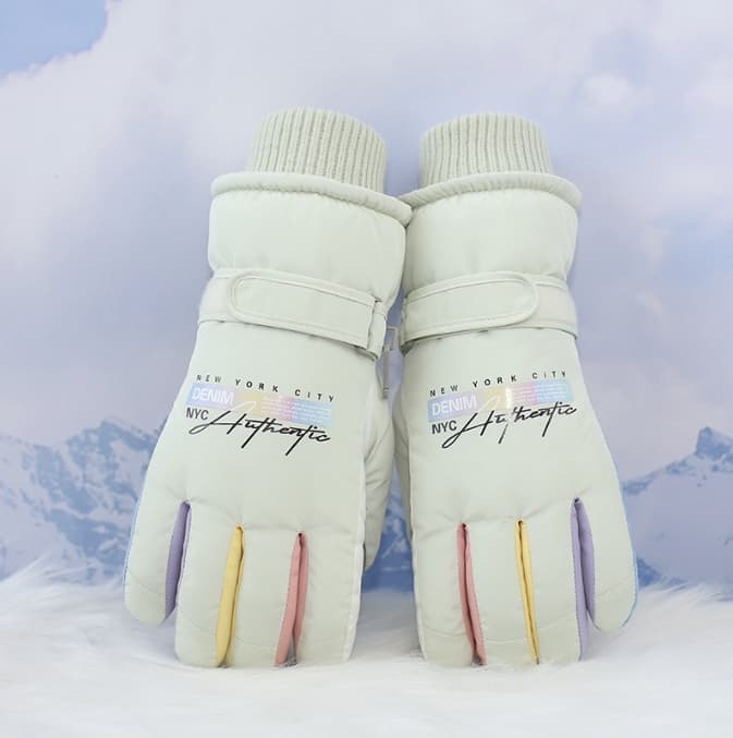Green Women's Warm Winter Ski Gloves - Waterproof & Windproof Touchscreen