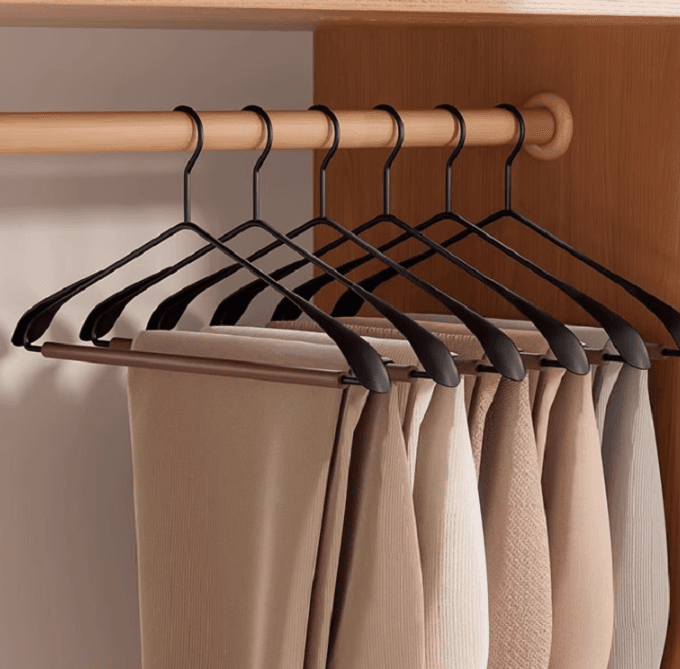 Solid Wood Clothes Hangers 6-Piece Set - Wide Shoulder Non-Slip Suit Hangers